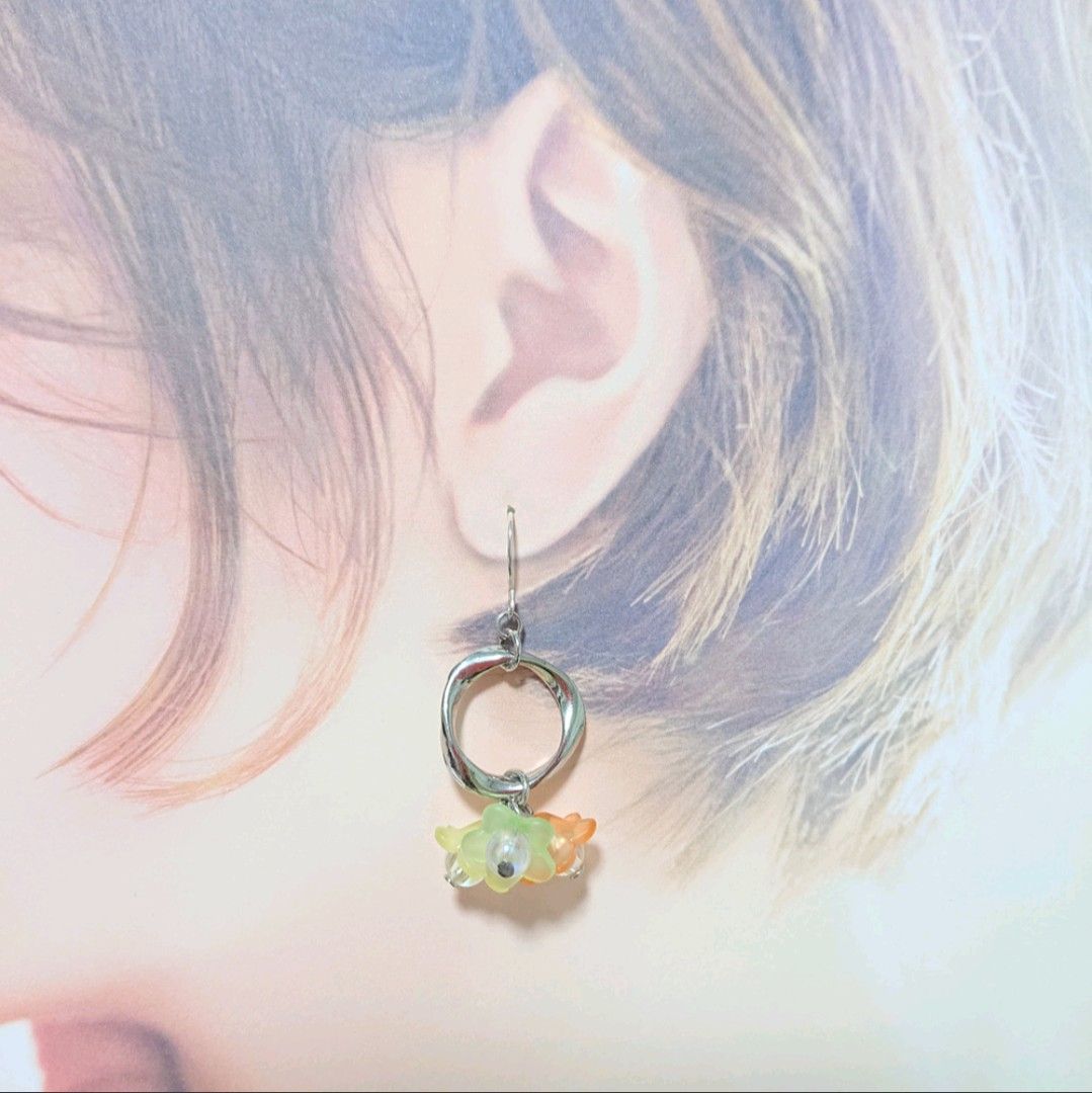 226♡カラフルフラワー×ひねりリング（2color）ピアス イヤリング