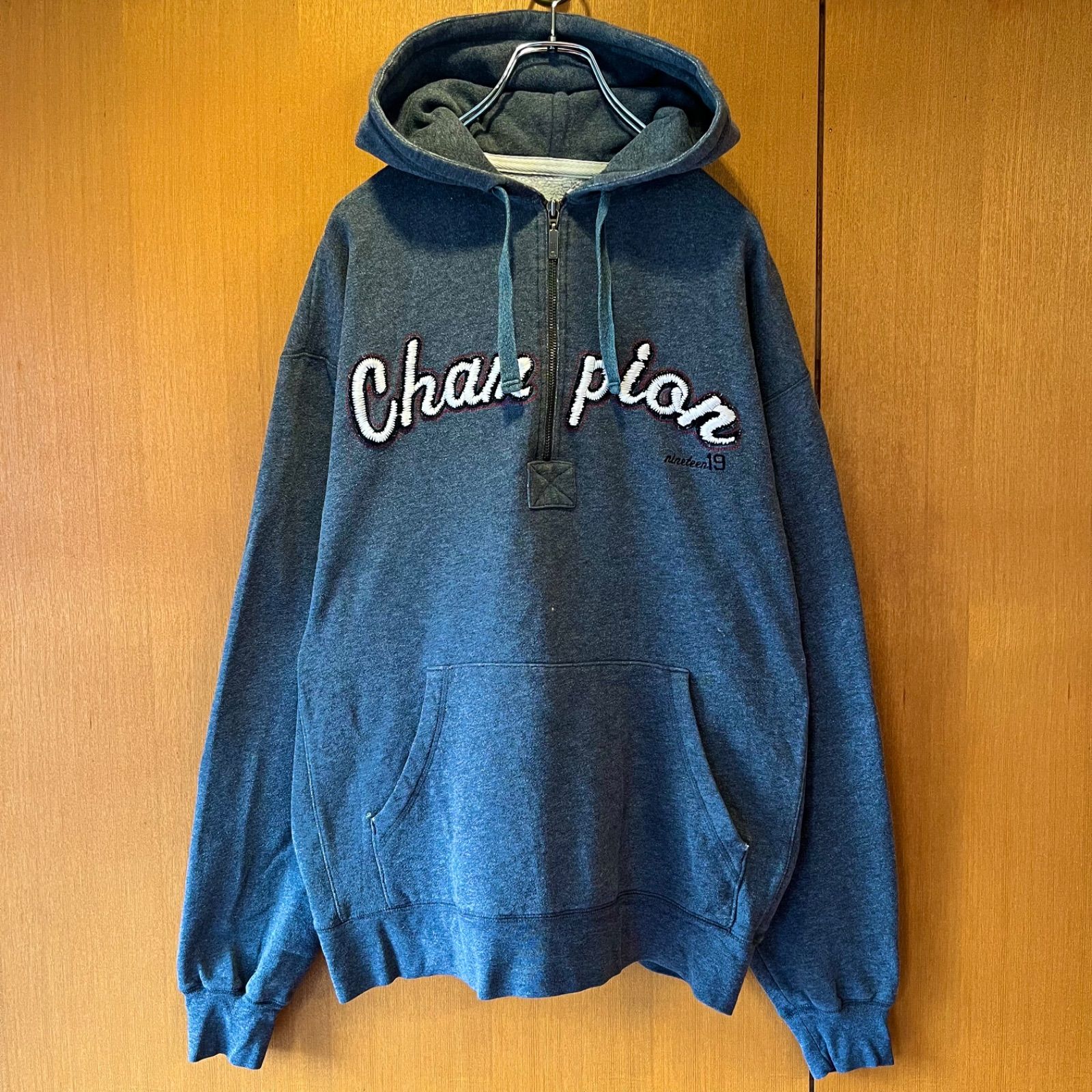 Champion チャンピオン パーカー デカロゴ 刺繍 XL 灰色 【最安値に