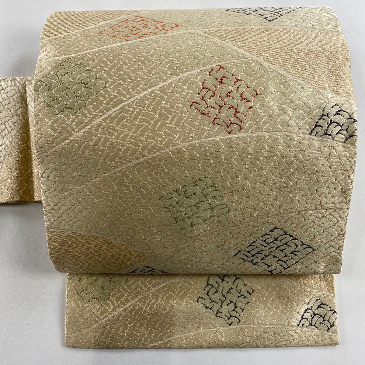 名古屋帯 秀品 幾何学模様 刺繍 クリーム 正絹