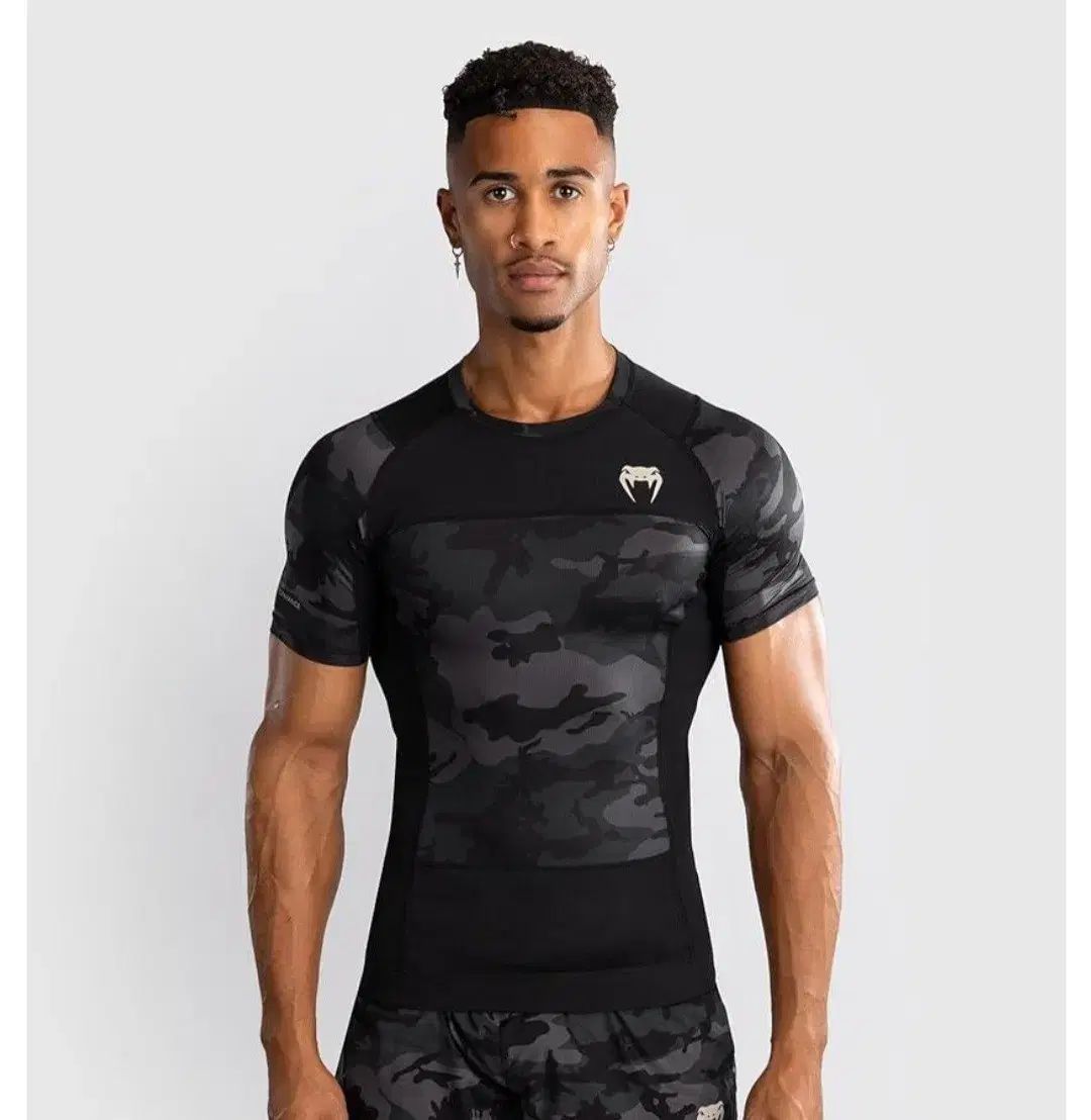 ラッシュガード