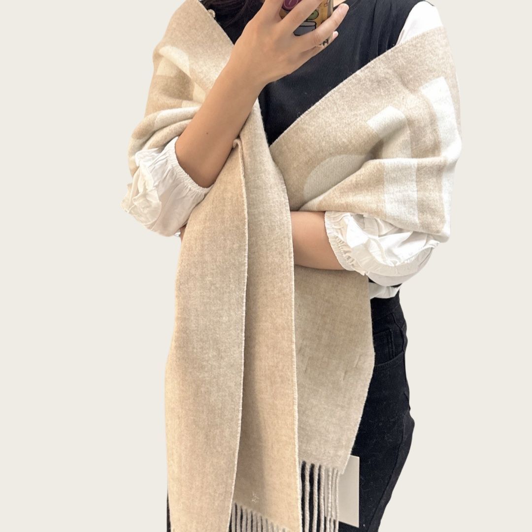 Jacquemus（ジャックムス) マフラー JACQUEMUS ロゴ入りマフラー ブラック