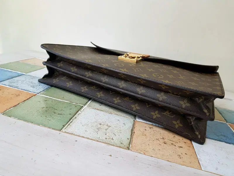 ルイヴィトン LOUIS VUITTON タイガ ポルト・ドキュマン