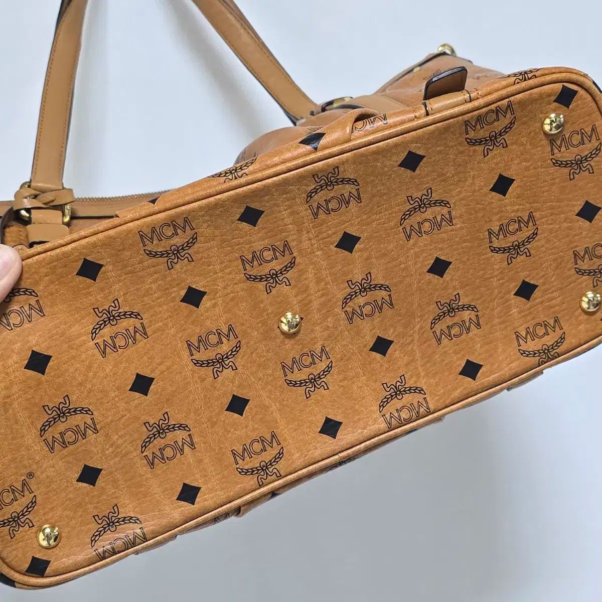 ✨MCM✨エムシーエム✨ヴィセトス✨ブラウン✨ショルダーバッグ✨ MCM MCM(エム シー エム) ヴィセトス ショルダーバッグ ブラウン