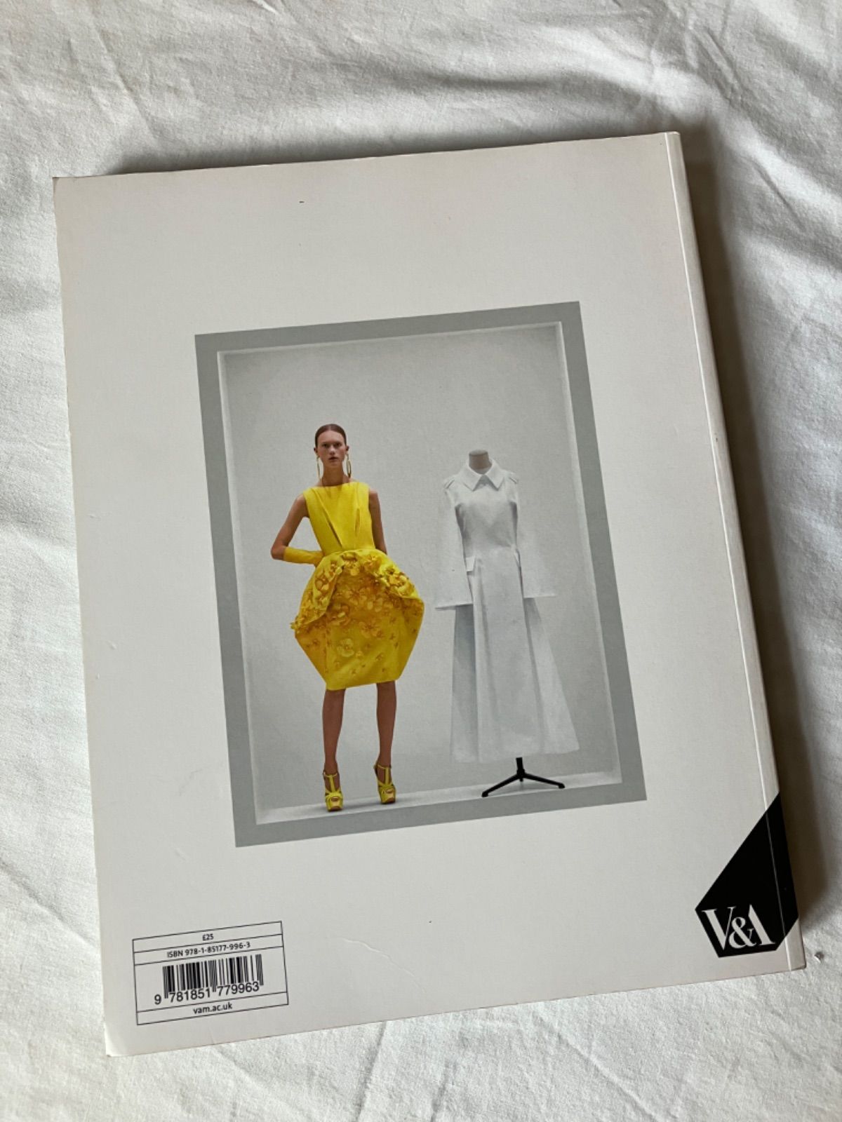ts12　新品未開封　Christian Dior 夢のクチュリエ展　図録 クリスチャン・ディオール夢のクチュリエ展 公式図録 dior展