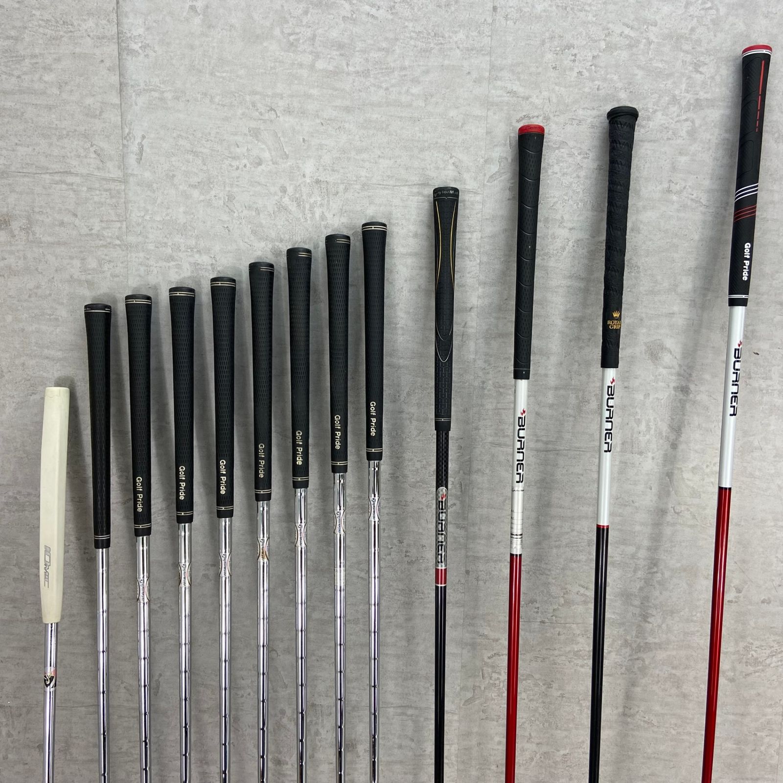 TaylorMade - TaylorMade　テーラーメイド XXIO　ゼクシオ　メンズゴルフ13本セット　カーボン　右利き用　キャディバッグ　初心者おすすめ　入門用 XXIO ゼクシオ TaylorMade テーラーメイド メンズゴルフ13本