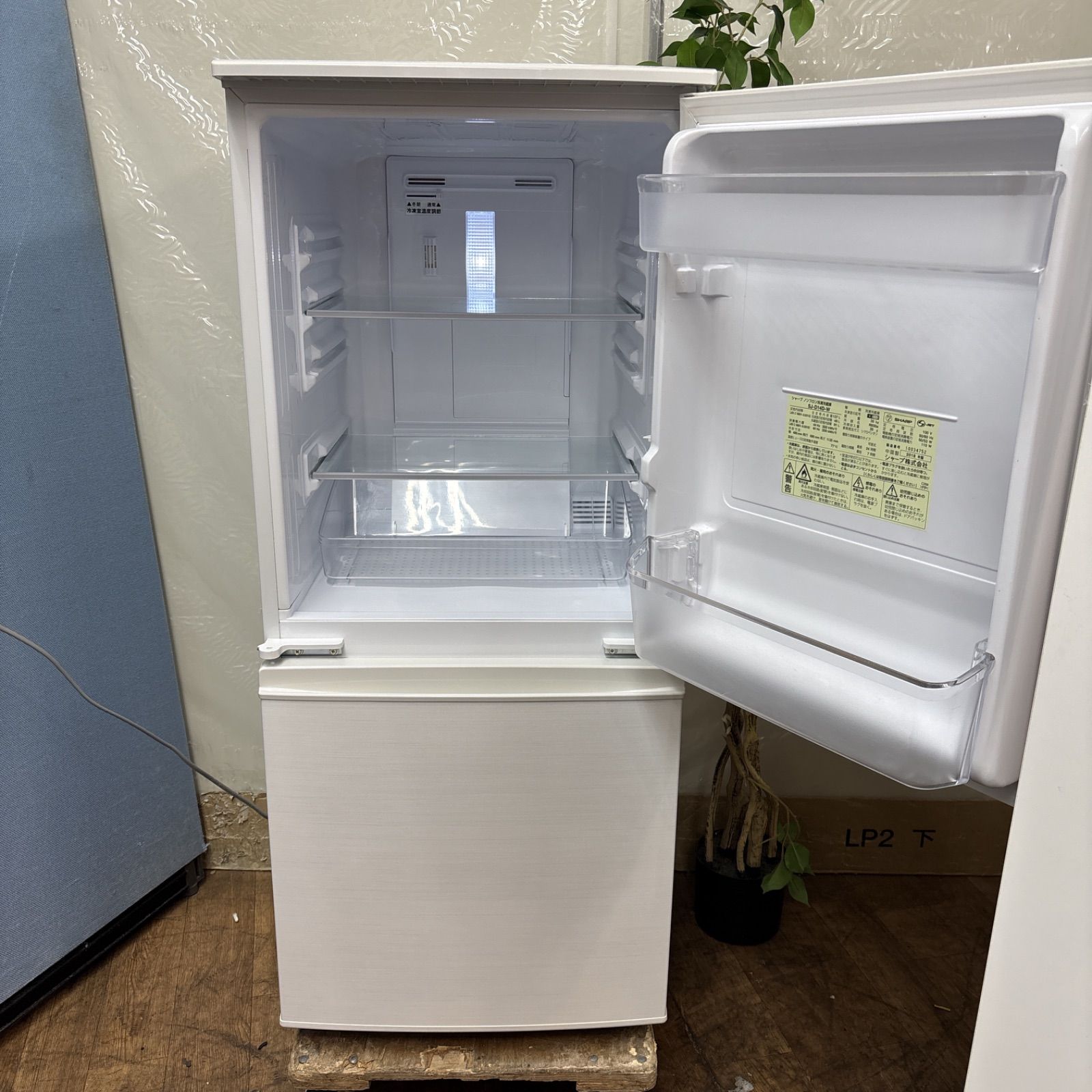 設置◎ SHARP 2ドア冷蔵庫 一人暮らし 137L 2019年製 配送可 RKGRE-061】特価！シャープ/137L 2ドア冷凍冷蔵庫/どっちもドア