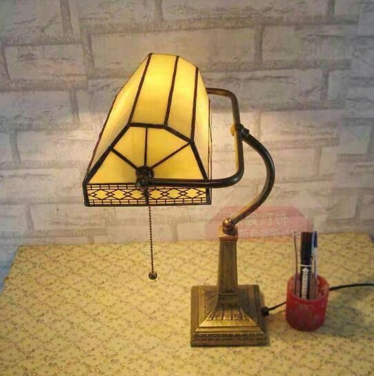 高品質ステンドグラスランプ 卓上スタンド 卓上照明