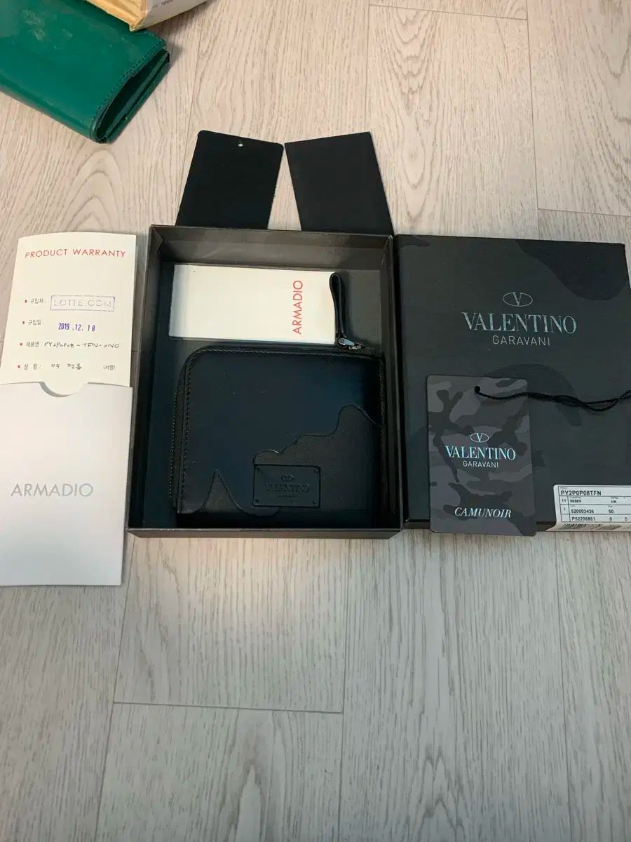 【雷市場（ポンジャン）商品韓国直送】 Valentino(ヴァレンティノ) 財布 正規品 付属品完備 ミントグレード