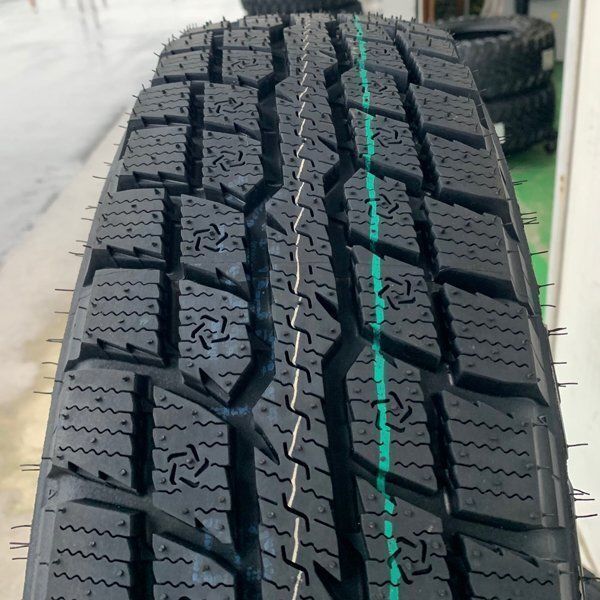 スタッドレス/に　ジムニー　JA22 JB32 JB31 JB64 JB23　に スタッドレス JB64 JB23 JA11 JA22 ジムニー 185/85R16 新品 16インチ