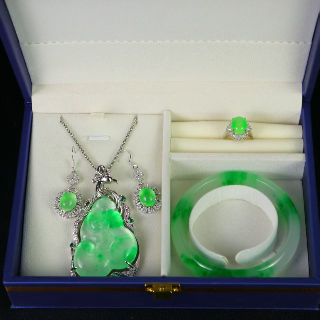 中国古美術.高氷玉腕輪.ネックレスイヤリング.飾り物.観賞物.装身具