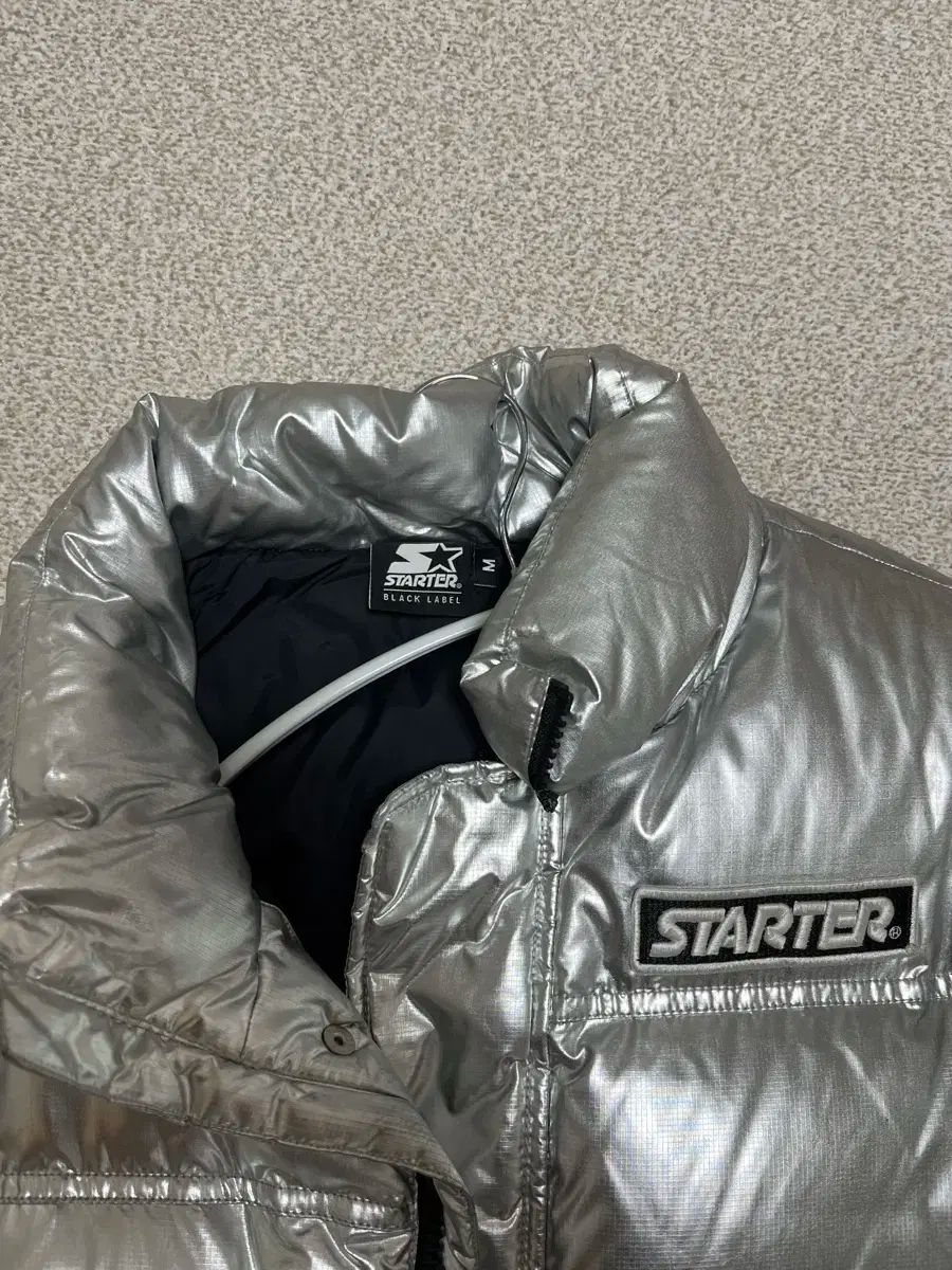 セール88STARTER&frasl;スターターロゴワンポイント スタンド STARTER(スターター) シルバー ダウンジャケット M