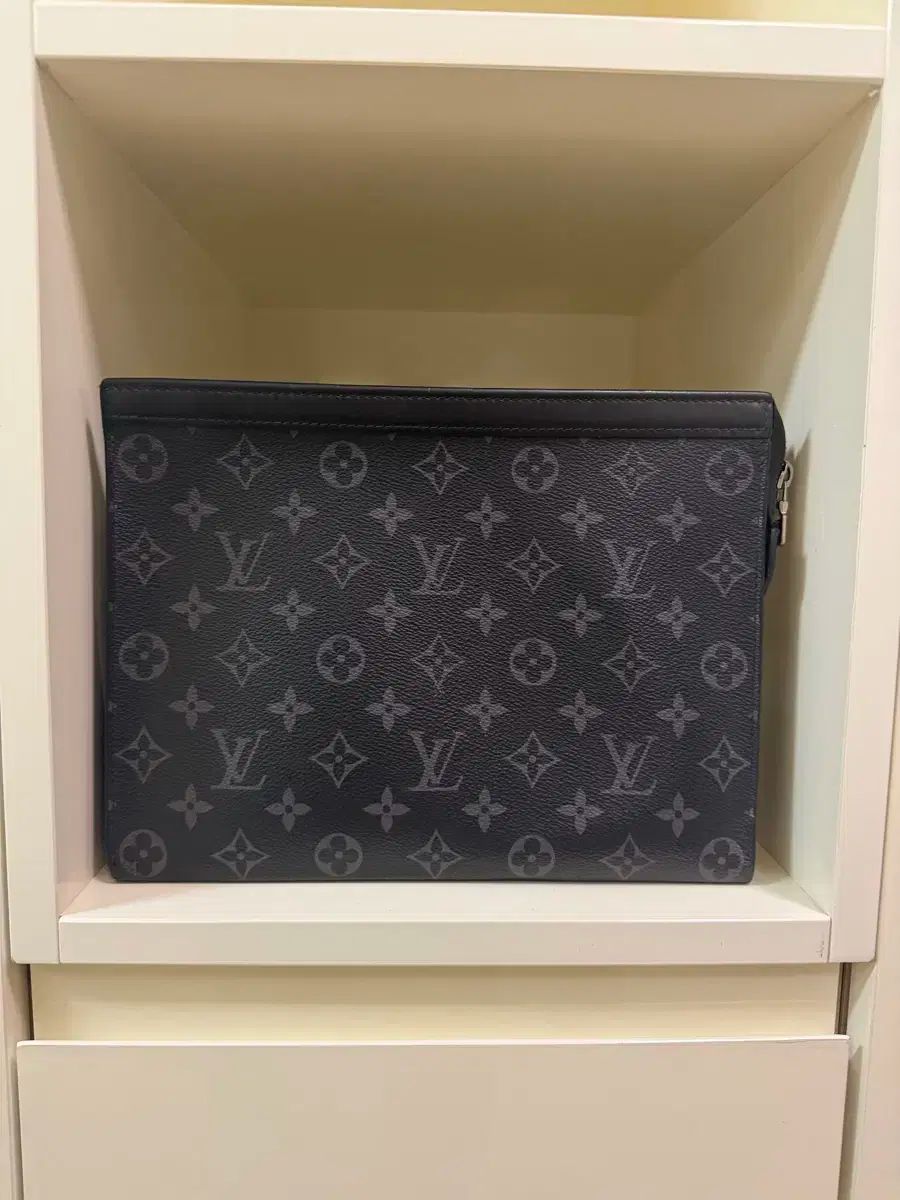 大人気】イヴサンローラン クラッチバック ゴールドプレートロゴ