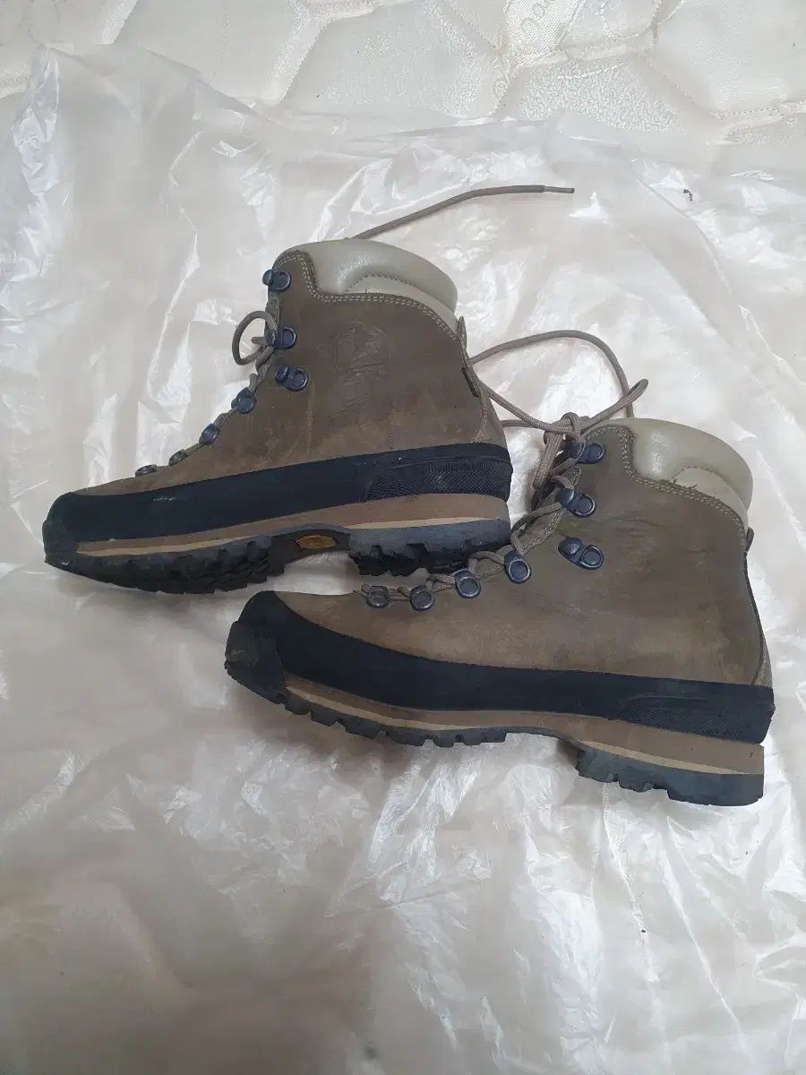 AKU イタリア製ハイキングブーツ