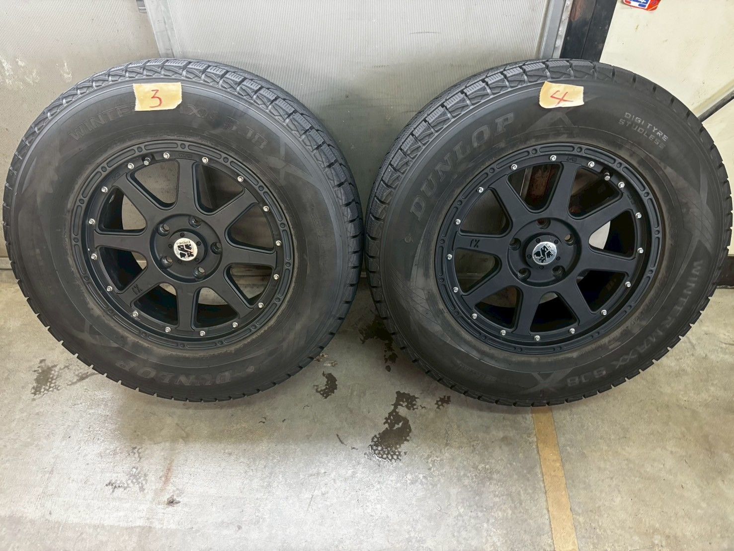 ジープ ラングラー アンリミテッド サハラ JK36L スタッドレスタイヤ EXTREME-J 社外アルミホイール 265 65 17４本セット み