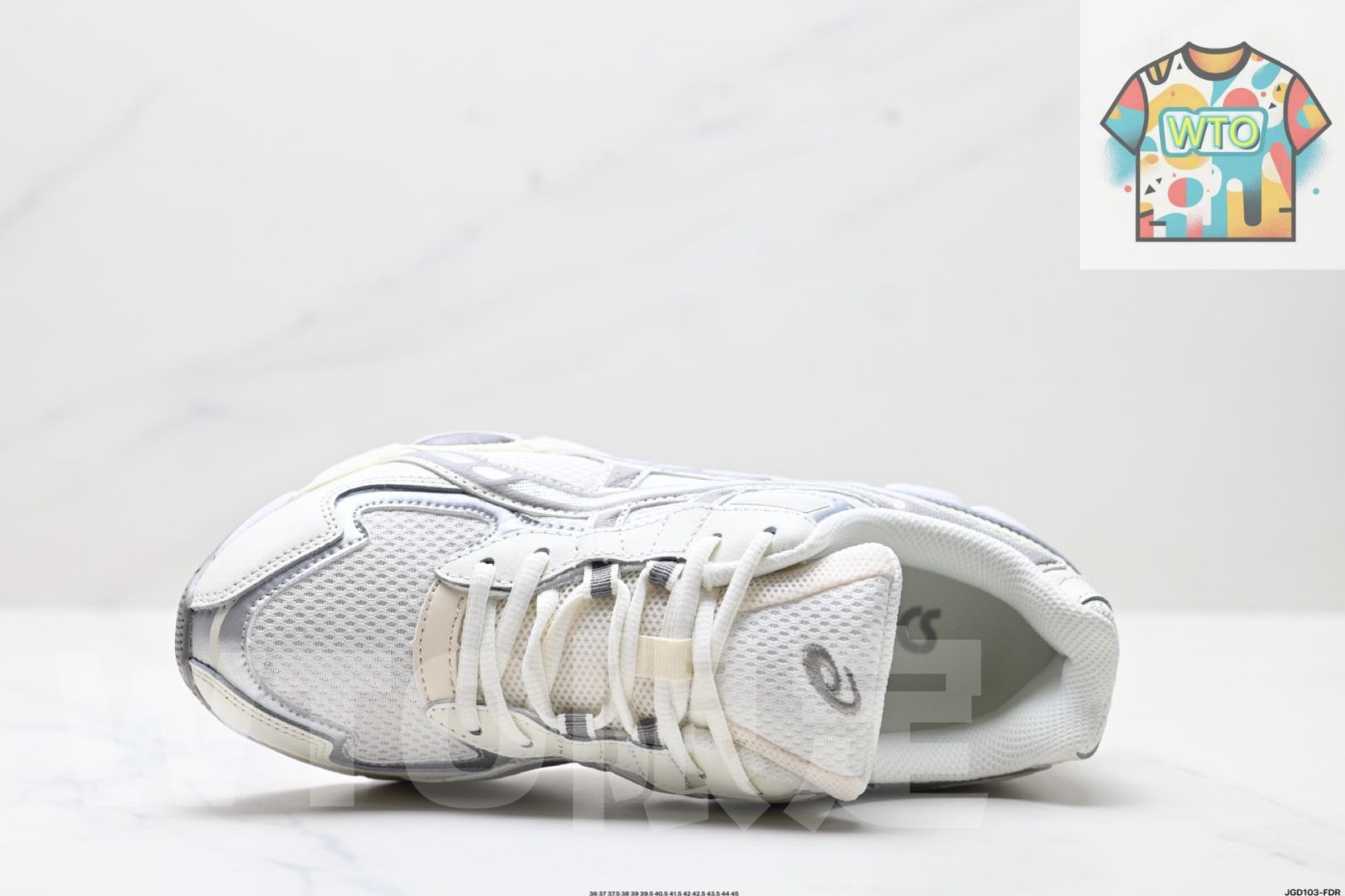 アシックス（ASICS）GEL - NYC 2055 は、通気性のあるメッシュ