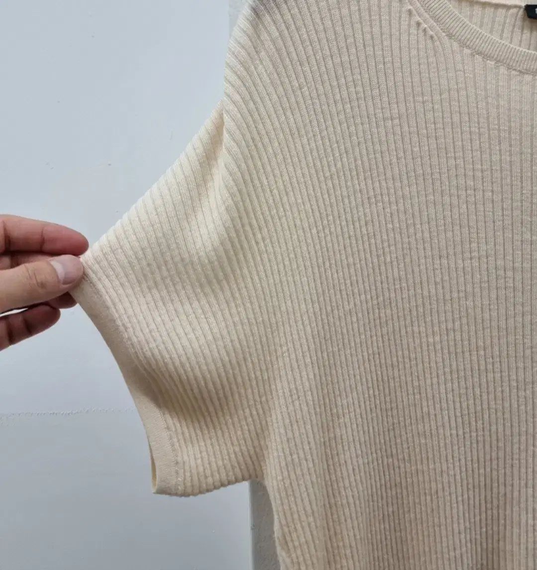 theory 上品な質感　ベージュ　半袖ニット Theory ベージュ 半袖ニット S - メルカリ