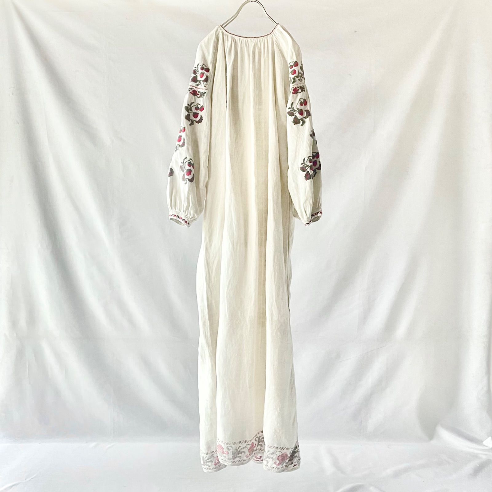 vintage ウクライナ刺繍 苺柄袖 アンティークリネン 長袖 マキシ丈 