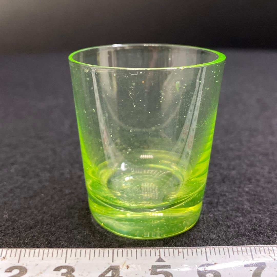 明治期 ウランガラス 盃 高さ4.5㎝ 東な6-1118 2F