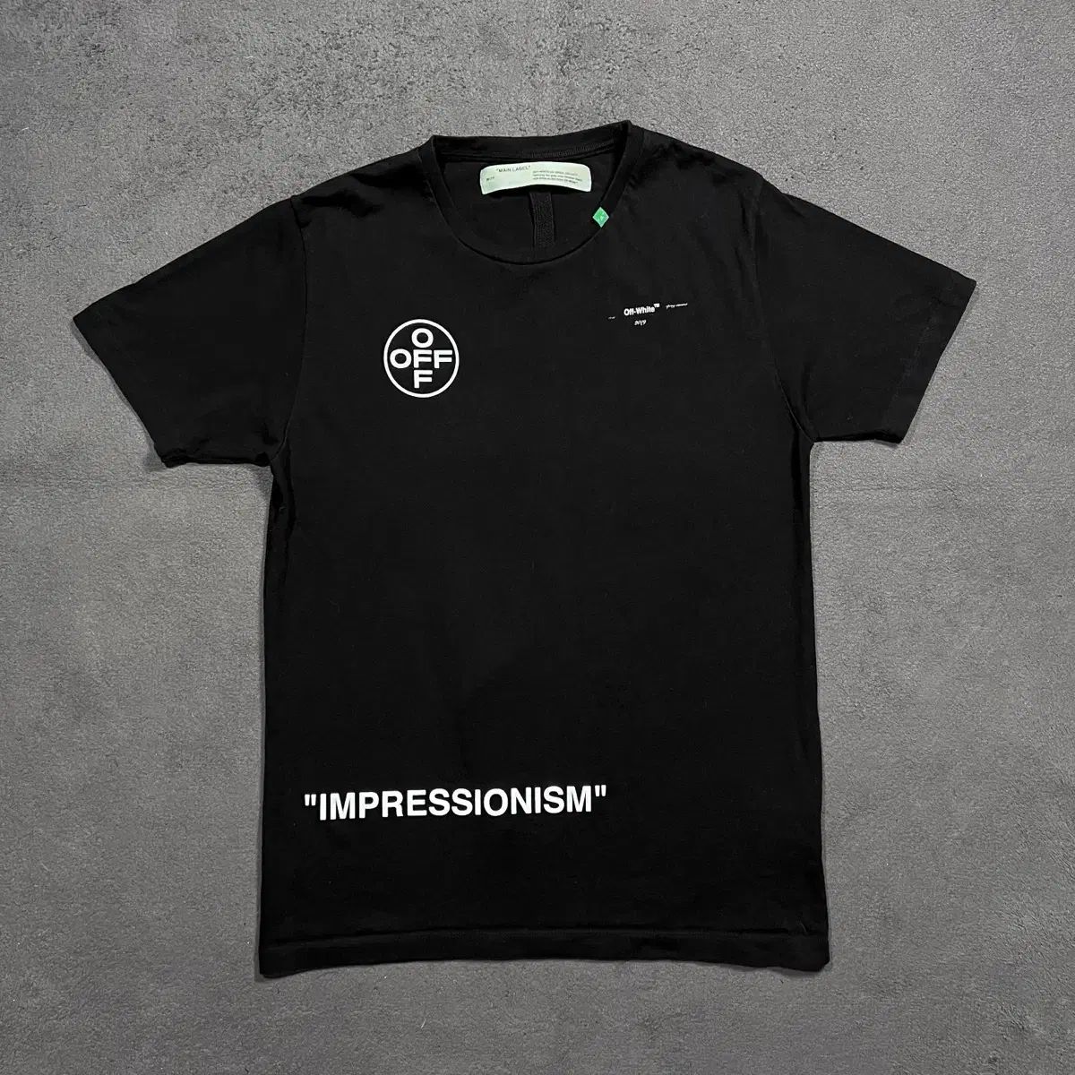 Off-White バンダナアロー S/S Tシャツ 関送込 ストリートな【Off-White】バンダナ アロー Tシャツ 24SS新作