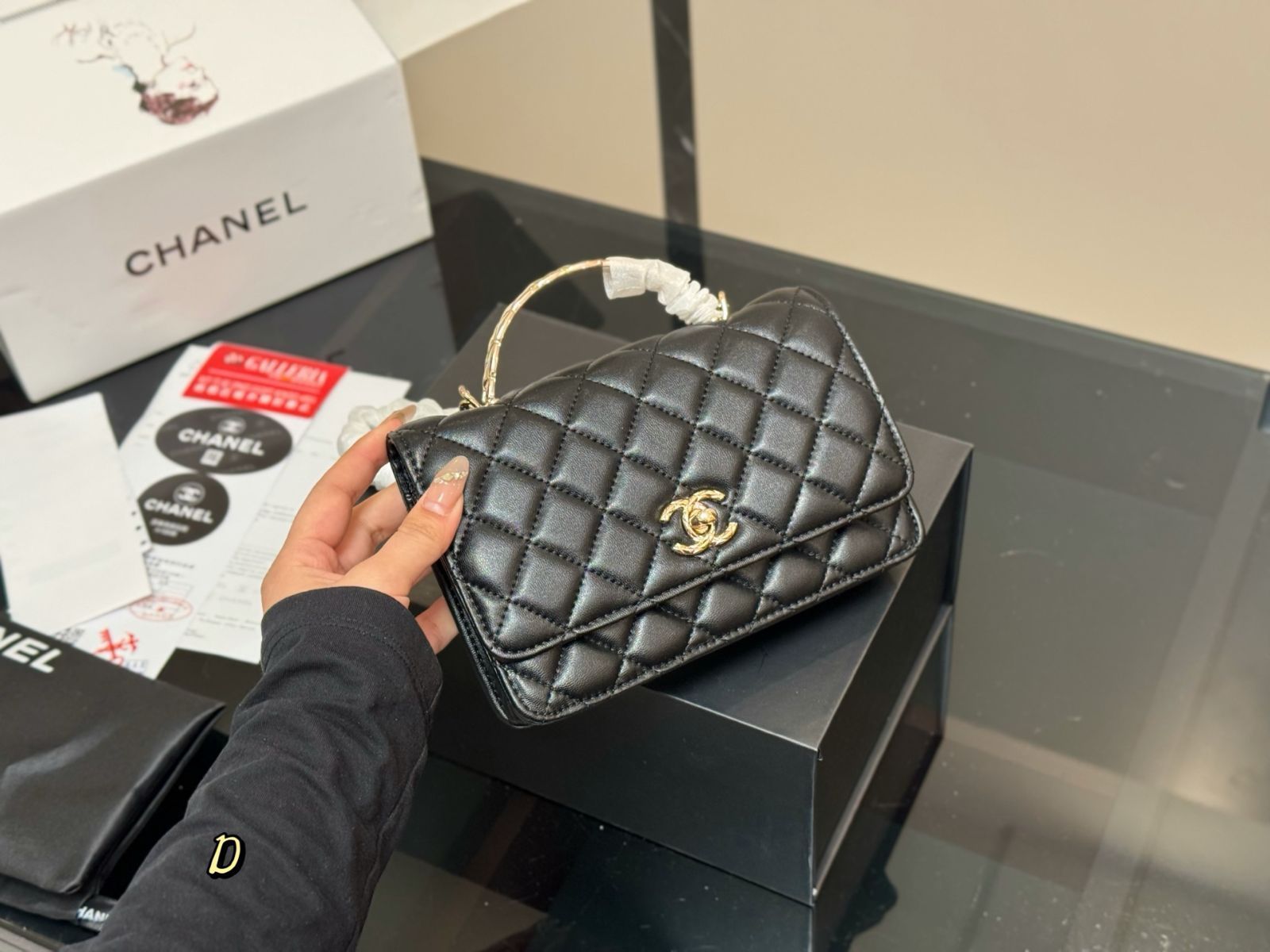24AW◆送料込♪【CHANEL】クラシック ウォレット オン チェーン クラシック チェーンウォレット - グレインド シャイニー カーフ