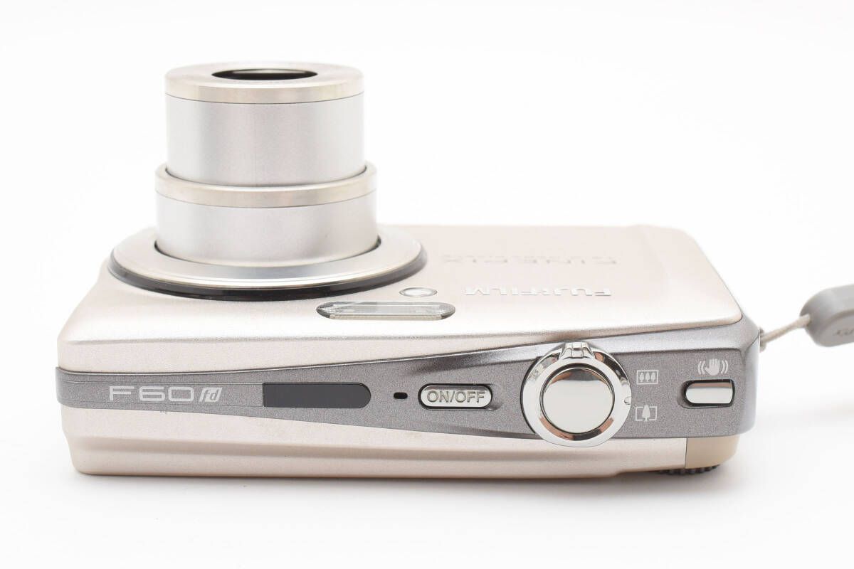 コンパクトデジタルカメラ