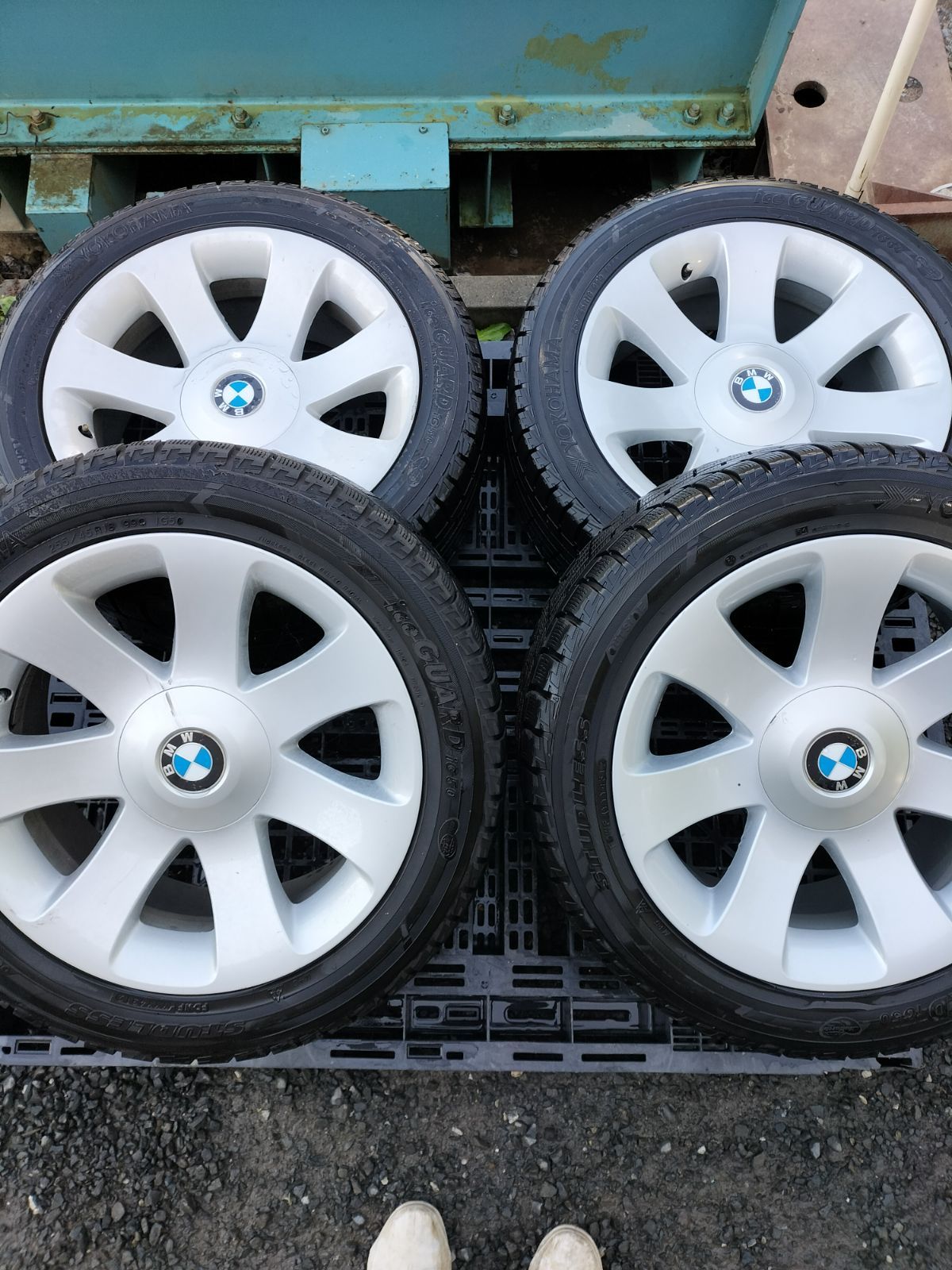 ＢＭＷ現行３シリーズ（Ｇ２０，Ｇ２１）に装着できる純正１８インチ入庫です！ ＢＭＷ純正Ｖスポーク６４２ １８インチ ブリヂストンスタッドレス 付き｜グーネットピット