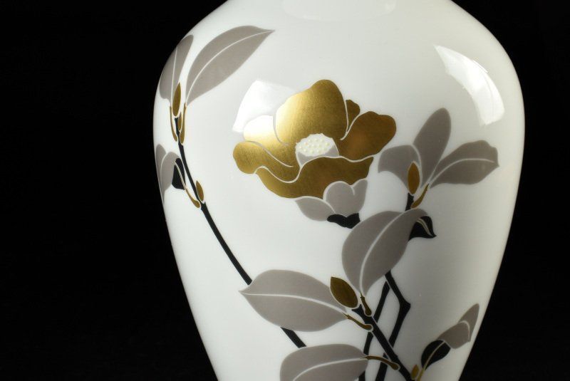 蔵A2073】大倉陶園 金彩椿文 花瓶 箱付