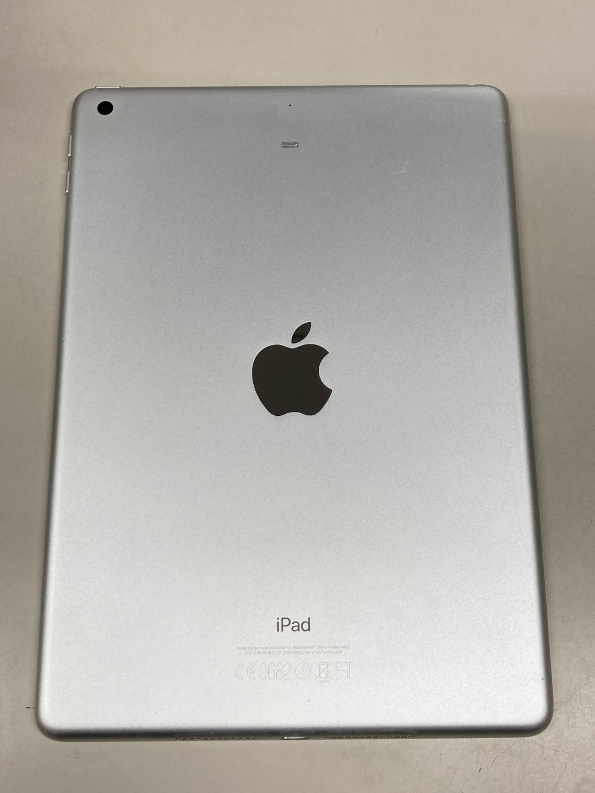 iPad 第5世代 MP2J2J/A A1822 完動品　シルバー iPad 第5世代 MP2J2J/A A1822 完動品 シルバー iPad 第5世代 - 9.7