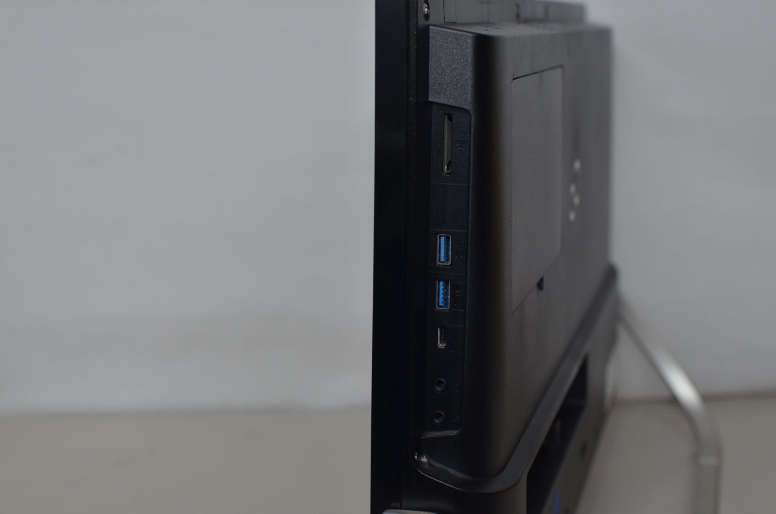 ジャンク品一体型パソコン 富士通 WF1/D1 Celeron メモリ4GB ジャンク品一体型パソコン 富士通 WF1/D1 Celeron メモリ4GB