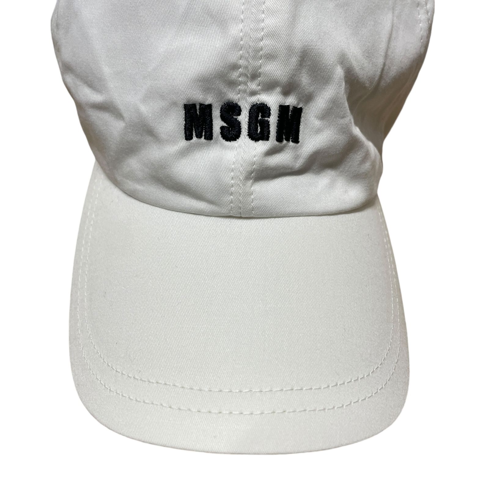 ◇中古品◇ MSGM キャップ ホワイト ロゴ刺繡 サイズ調節可能 野球帽 ロゴ キャップ カーブバイザー 6パネル V73973NA - メルカリ