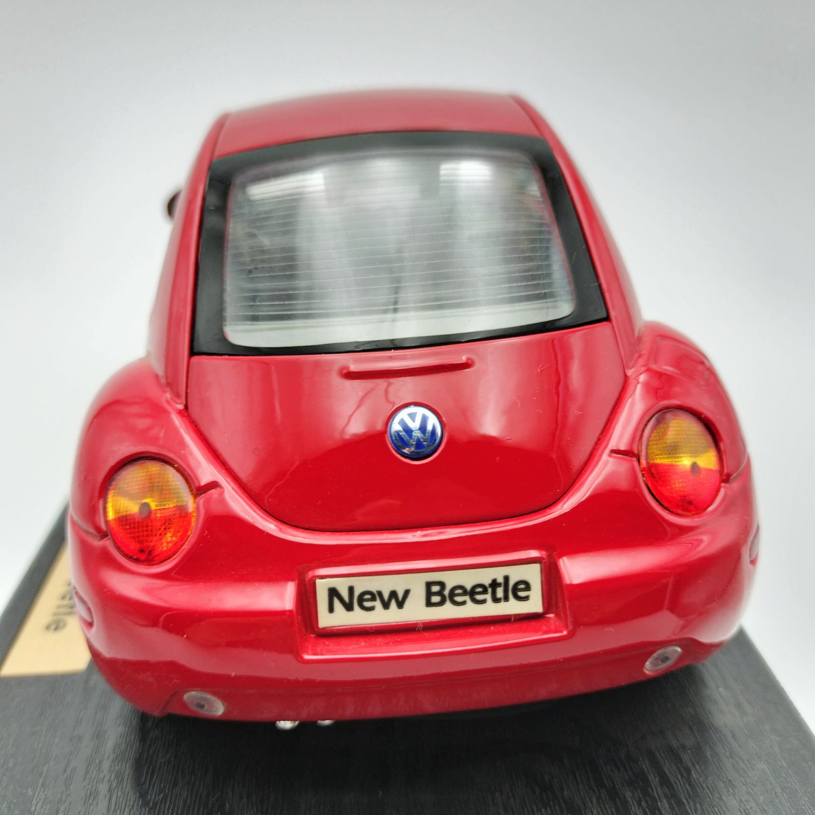 Maisto】フォルクスワーゲン ニュービートル レッド 1/18 ダイ