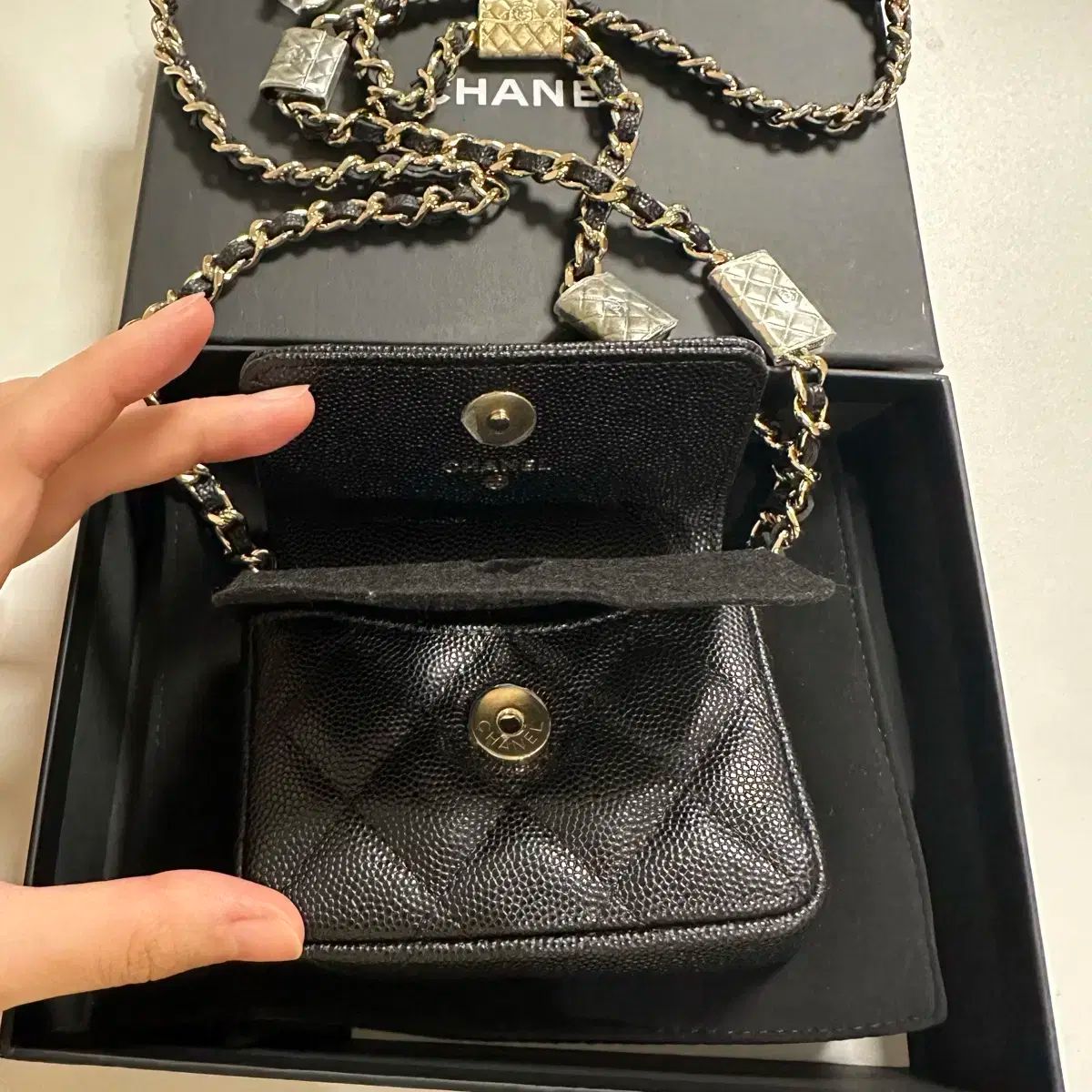 チャーム ベルトバッグ