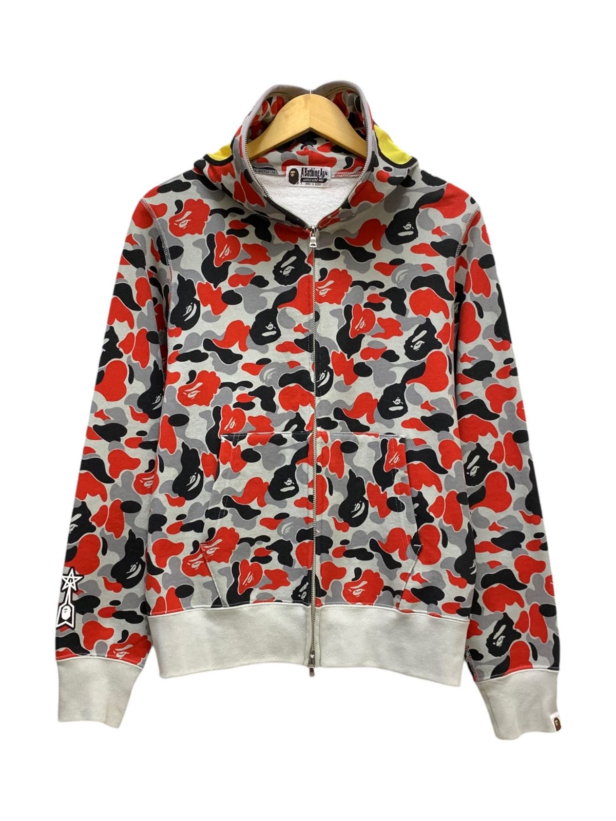 A BATHING APE (アベイシングエイプ) ×ウルトラマン BABYMILO ジップアップパーカー 001ZPA731955X M グレー レッド 総柄 メンズ/036
