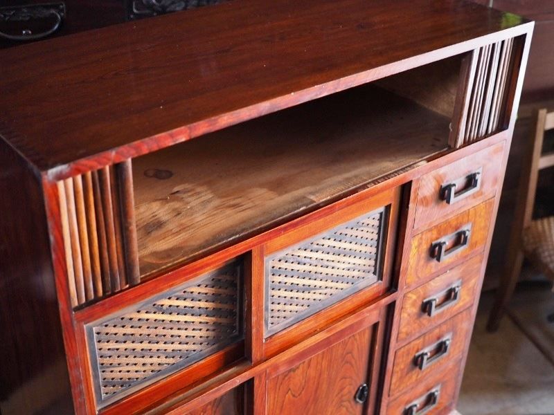 【大好評販売！】 細部まで凝った欅造りの茶箪笥 大正時代 古録展 送料無料 品番S10627