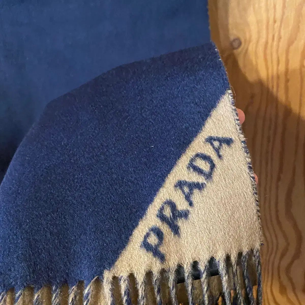 販売証明書付き プラダ カシミア100%マフラー スカーフ 販売証明書付き プラダ カシミア100%マフラー スカーフ 販売証明