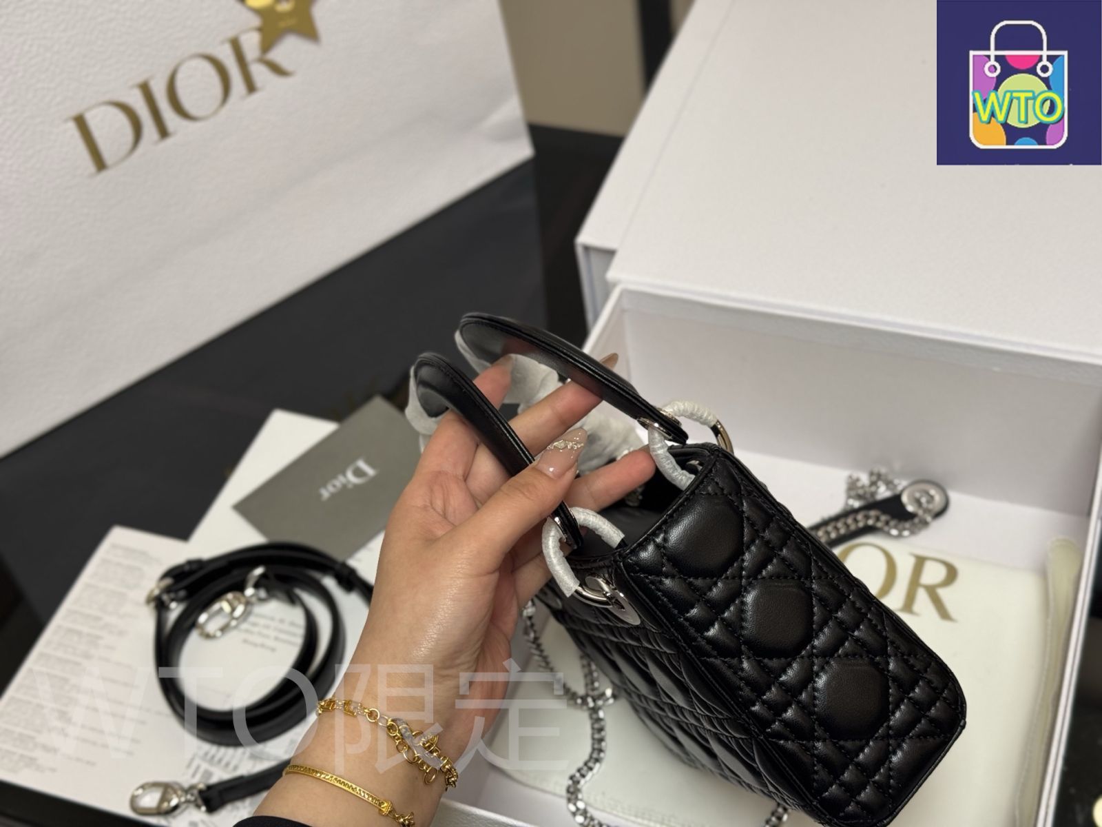 国内発送【モダンでエレガント】Dior Walk in Dior ハンドバッグ 国内発送【モダンでエレガント】Dior Walk in Dior ハンドバッグ