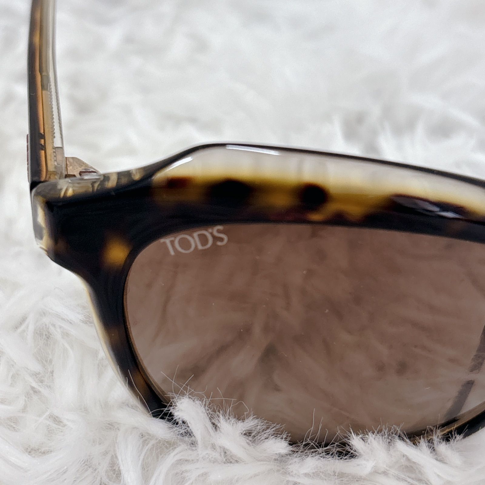 TOD'S 【美品】べっ甲調　サングラス ケース付き　レディース TOD'S 【美品】べっ甲調 サングラス ケース付き レディース