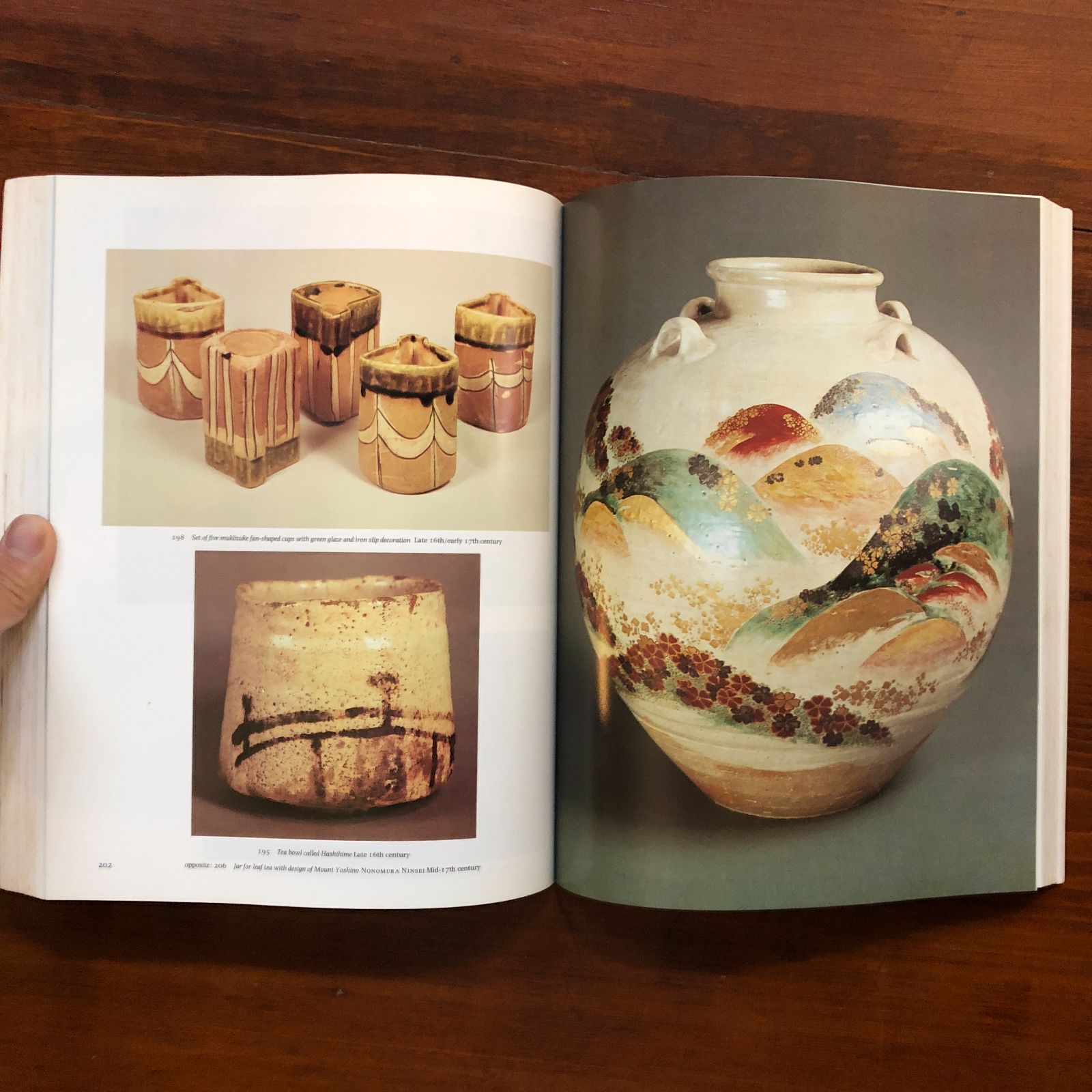 武士などが載っている江戸時代の和本 両面ページ17枚=34面の作品 Katana Sword signed by “NOBUKUNI Shigekane” 宝暦12年（1762