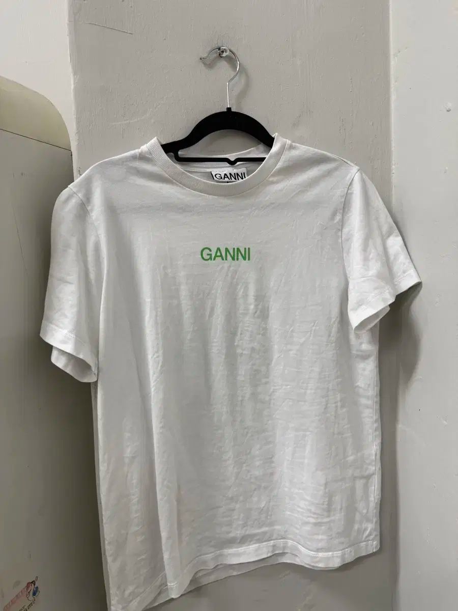 GANNI　ホワイト　リラックス　フラワー　Tシャツ GANNI ホワイト リラックス フラワー Tシャツ 360422499_1.jpg
