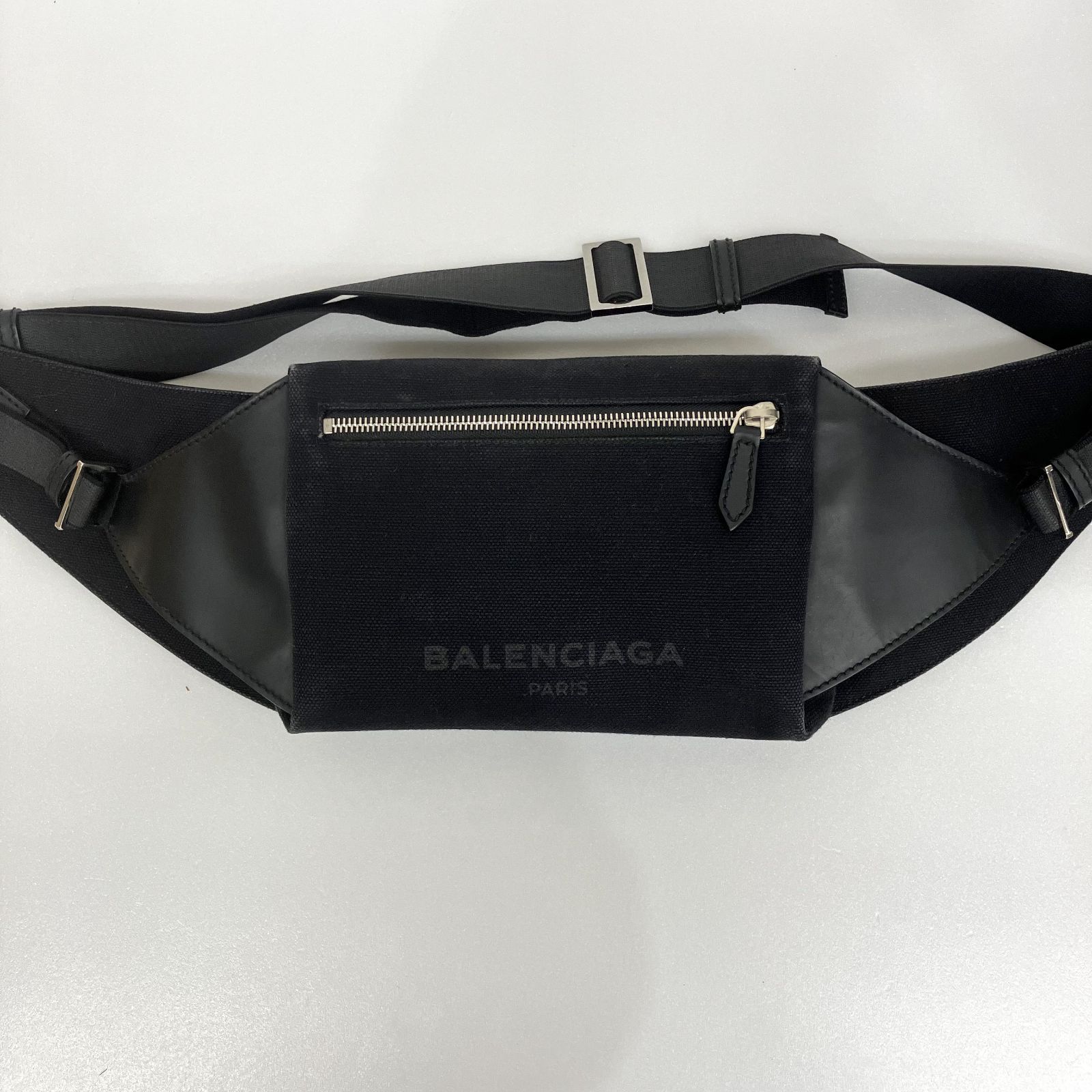 イリー様専用【値下げしました！✨】バレンシアガ BALENCIAGA ボディバッグ ブラック メンズ - メルカリ