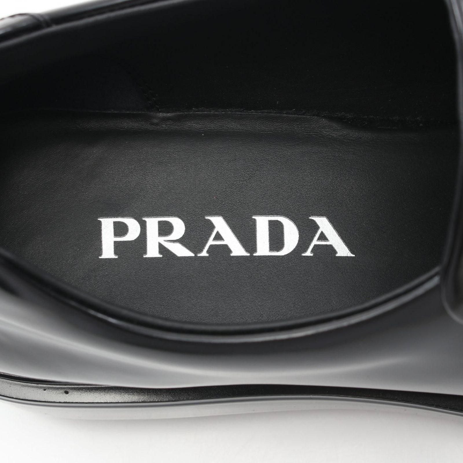 PRADA 上品 ローファー 牛革 パテントレザー 本革 ブラック ロゴ ブラック パテントレザー ローファー | PRADA