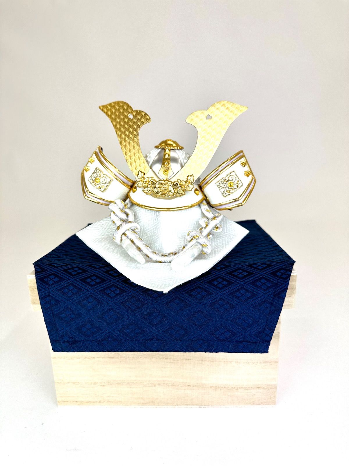 五月人形】端午の節句新品白兜大鍬収納飾りおしゃれ