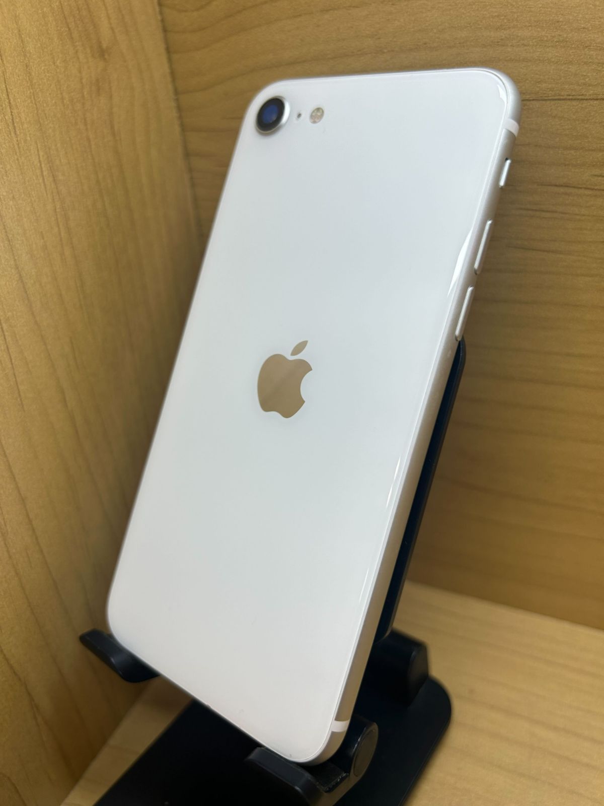 74169】【SIMロック解除済】iPhone SE 第2世代 64GB SIMフリー