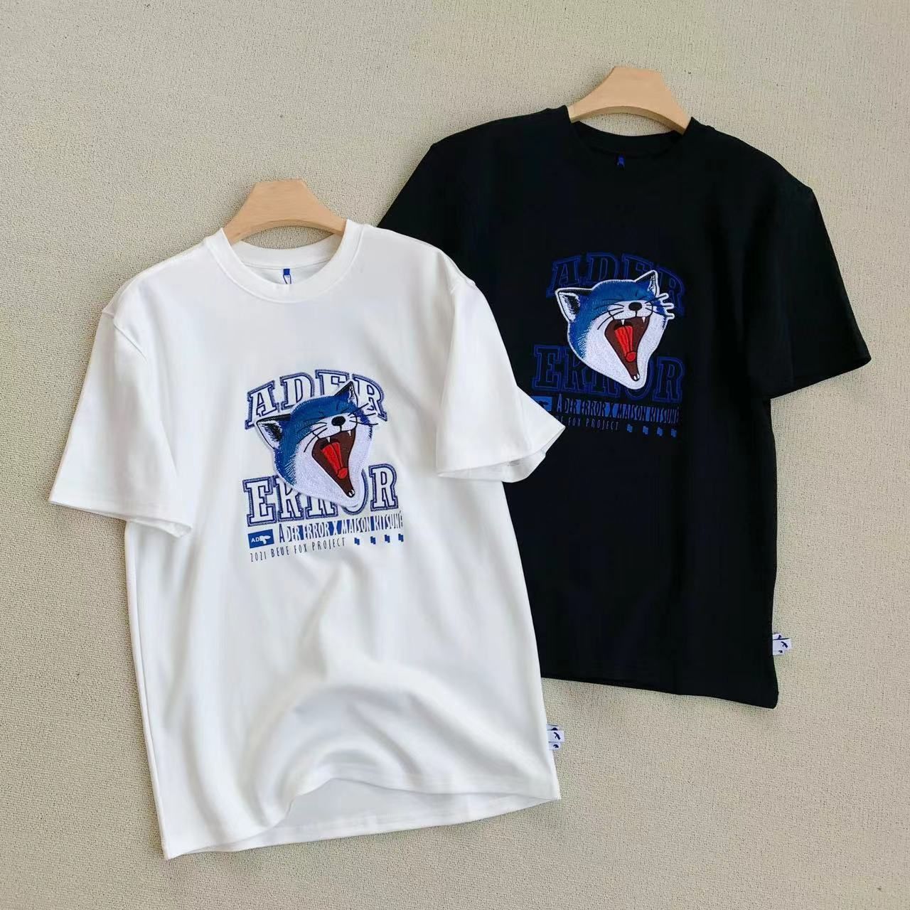 人気 ADER ERROR MAISON KITSUNE コラボ Ｔシャツ アーダーエラー メゾンキツネ Yawn Fox T-Shir.t 男女兼用  半袖 刺繍ロゴ ビックロゴ デカロゴ - メルカリ