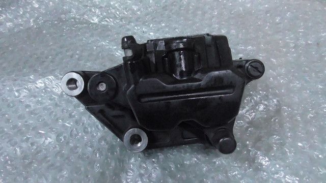 シグナス-X SR FI SED8J の フロントブレーキキャリパ 1747114069