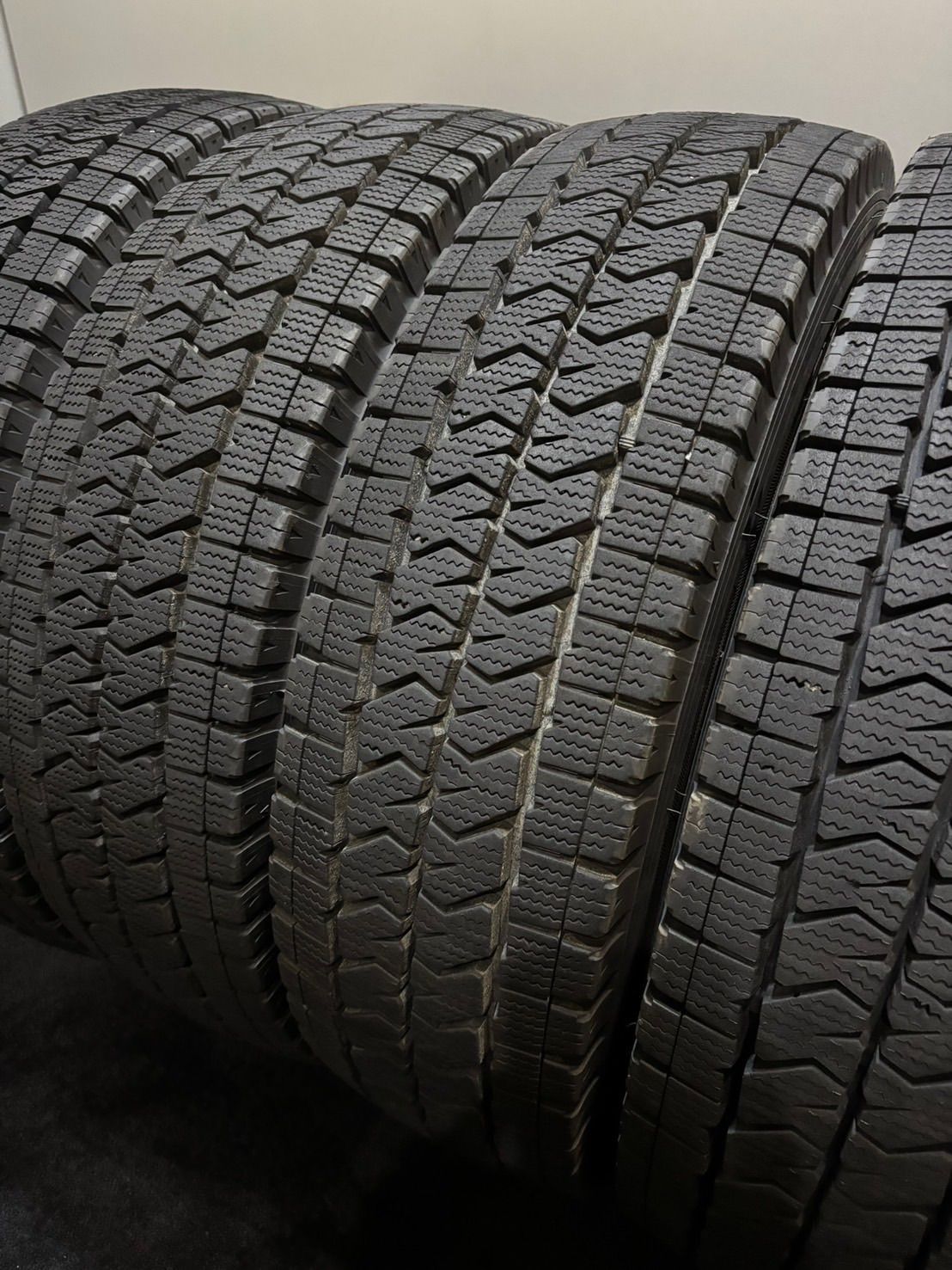 195|80R15 107|105N LT BRIDGESTONE|VL10 24年製 スタッドレス 4本 ブリヂストン ブリザック ハイエース キャラバン 4-K321