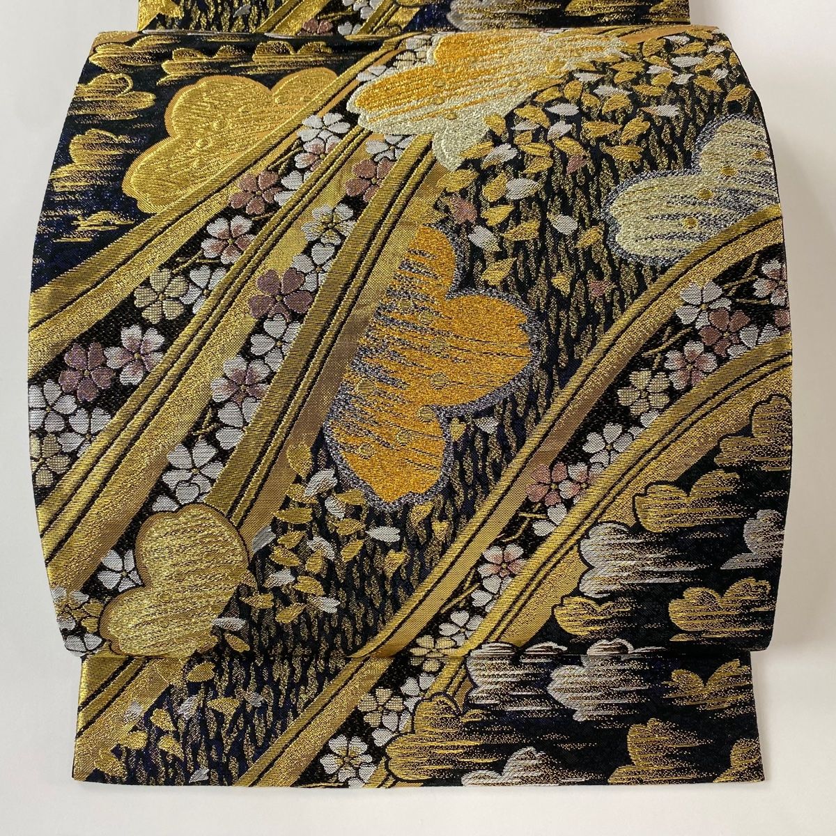 袋帯 秀品 桜 花びら 金糸 箔 黒 六通 正絹