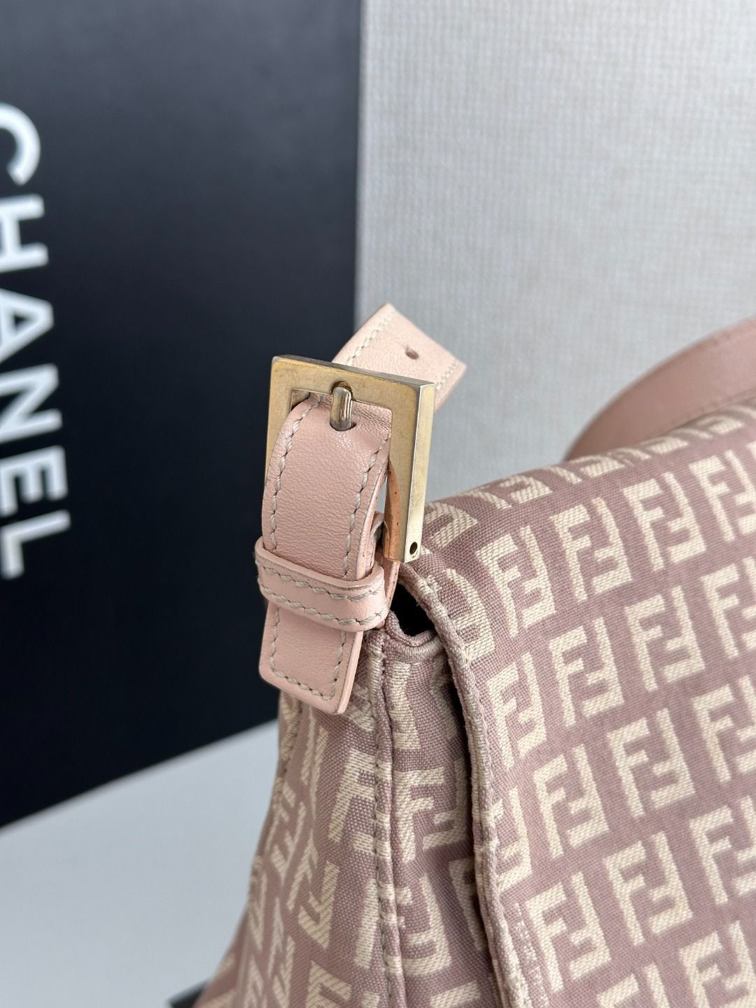 ✨美品✨FENDI／フェンディ✨スカート✨ズッカ柄✨国内正規品 フェンディ/FENDI ズッカ柄ステンカラーコートが入荷いたしまし