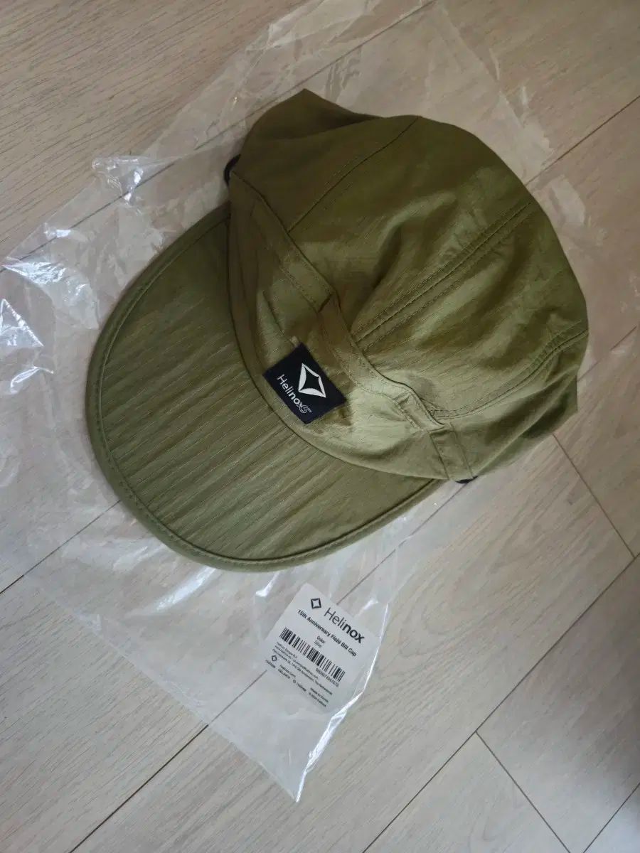 【雷市場（ポンジャン）商品韓国直送】ヘリノックス 15 記念日 キャップ 帽子 新品 カーキ