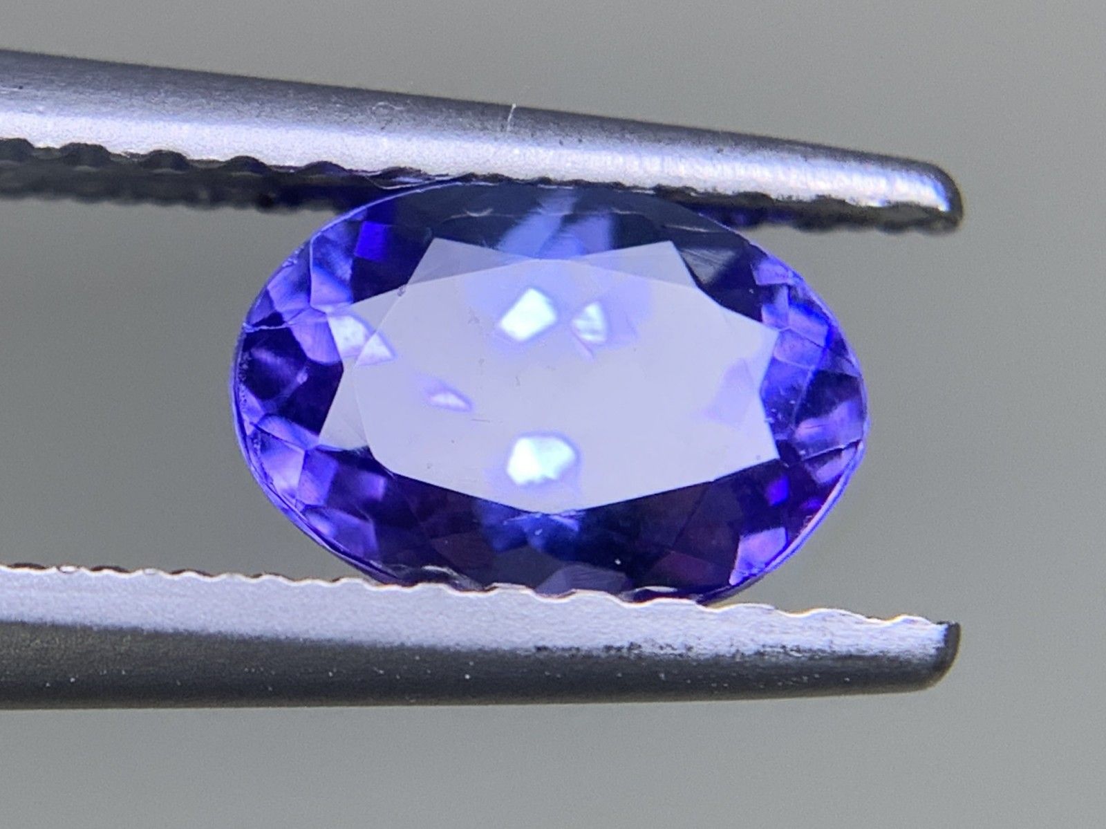 タンザナイト 0.951ct 宝石ソーティング付き 6.8×5.0×3.8 ルース（ 裸